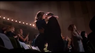 Pitch Perfect - Beca and Jesse finally kissing - german