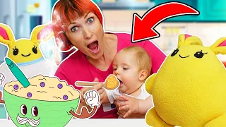 Eine Mami für Lucky. Feste Nahrung für Baby Dorian. Puppen Mama Video für Kinder