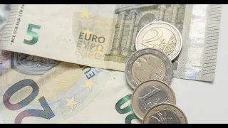 L'euro passe sous le dollar et atteint son plus bas niveau depuis 20 ans