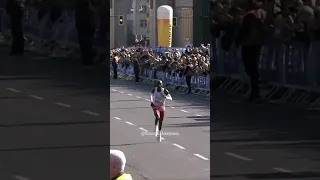Eliud Kipchoge fifth Berlin Marathon win with the finishing time of 2:02:42.