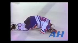 Keep ur head up kids - NHL - Wayne Gretzky gets caught with his head down. On January 3, 1981.