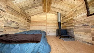 WINTER TREEHOUSE CABIN BUILT WITH PALLET WOOD ON OFF GRID LAND