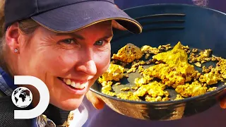 Aussies Look for Gold in the Harsh Australian Outback | Aussie Gold Hunters Season 1