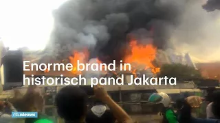 Enorme brand in historisch VOC-pakhuis Jakarta - RTL NIEUWS