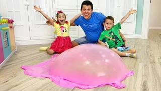 Sofia and Max making and want the same Slime