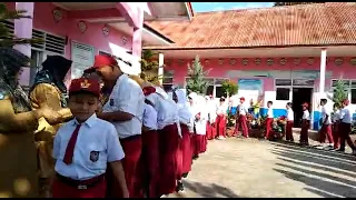 Kebiasaan bersalaman UPT SDN 07 Sungayang