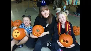 FAMILY PUMPKIN CARVING + Festive Halloween Things!