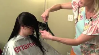 How to do a V-cut  // V cut layering on women's hair