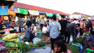 Now In Laos: Day 2 Walking through phongsavan fresh foods morning market