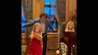 Дочь Аллы Пугачевой поёт на день рождения мамы! Галкин и Лиза! Очень трогательно и красиво!!!