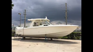 2019  Boston Whaler 350 Realm For Sale at MarineMax Stuart