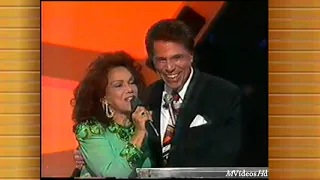 Emilinha Borba canta trechos de sucessos e recebe o troféu imprensa (Exibido no  dia 21/05/1995)