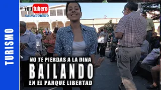 La Dina Channel bailando en el Parque Libertad de San Salvador | Youtubero Salvaoreño