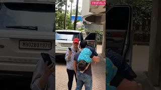 #saifalikhan  carries #taimuralikhan  back home in the cutest way 😍🥰😄#kareenakapoor