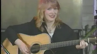 Nancy Wilson demonstrates the intro to Mistral Wind