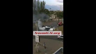 В Николаеве тушили загоревшийся на ходу «БМВ»