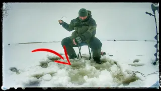 Тяжёлая зимняя рыбалка.Снега по колено,но окунёк клюет исправно. Смена приманок сделала рыбалку!