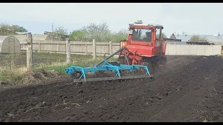 ДТ-75 Продолжаем пахать огороды.