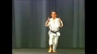 Sensei Tetsuhiko Asai, Koten Kata Kakuyoku Shodan. (典型鶴翼初段)