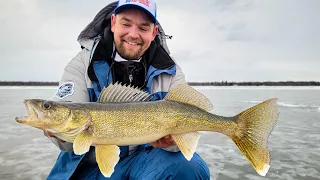 Upper Red Lake Early Ice Fast Tip-Up Walleye - In Depth Outdoors TV S17 E3