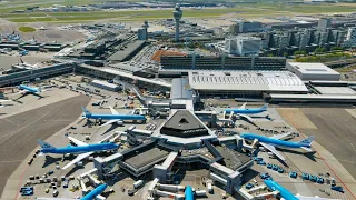 Amsterdam Schiphol, a maze of passages at an airport.😉