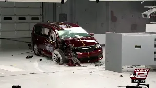 IIHS crash tests 3 popular minivan models