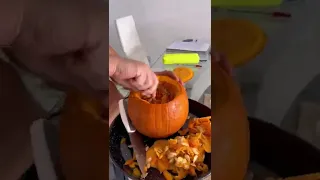 Thisis Halloween 🎃                      Как вырезать тыкву на Хэллоуин: пошаговая инструкция👻