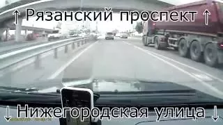 Скорая помощь сдаёт задом на встречке - забавно =)