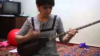 Guzal Muminova plays Dutar