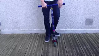 Faire un tailwhip - Figure de trottinette freestyle - Apprendre le tailwhip