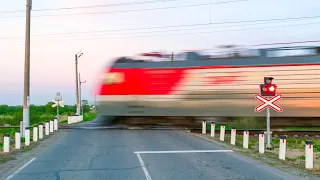 RailWay. The new light signal at the Russian railway crossing / Новый светофор на жд переезде РЖД