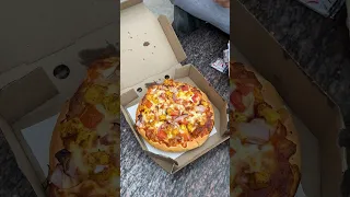 Domino’s Makhani Pizza 🍕 VS Pizza Hut Makhani Pizza 🍕 Which is good?