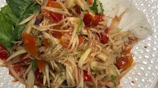 Lao Food: How I Make Papaya Salad For The Family