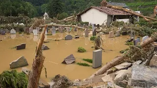 Hochwasser: Mindestens 80 Tote - mehrere Häuser in Erftstadt eingestürzt