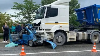 жуткое дтп в Крыму 01.06.2021г- столкнулись "Citroen c3" и грузовик "КАМАЗ". погибли двое человек.