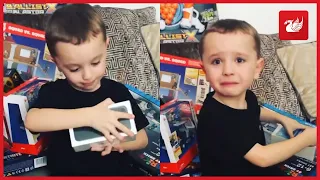 Boy's adorable reaction after he unwrapped an iPhone on Christmas Day