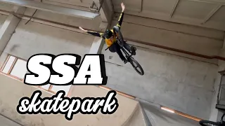 Снег в мае ! Крытый скейт парк ssa Санкт-Петербург катаемся на bmx . Первое сальто !