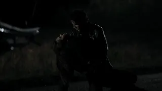 Damon & Elena - 1x11 #1 ( Damon saves Elena and carries her )