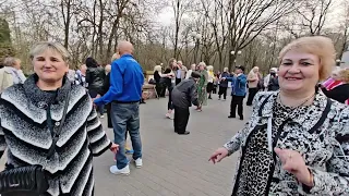 31.03.24г..."ЦУМАЙЛЭ"... Цыганская песня... в Гомельском парке на танцполе звучит...