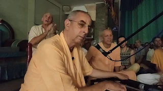 Niranjana Swami — Evening Kirtan in Kiev, Ukraine — 25-Aug-2019