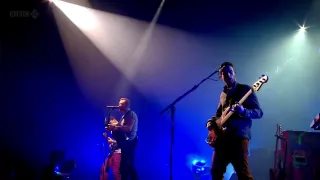 Coldplay (HD) - Shiver (Glastonbury 2011)