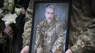 Ukraine: funeral in Kiev for another fallen hero