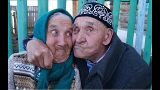 Бабушка рядышком с дедушкой Grandmother&Grandfather