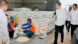 Presiden Jokowi Tinjau Gudang Bulog Dramaga, Bogor, 11 September 2023