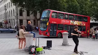 Amazing Trafalgar Square violinist busker