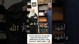 Unsere Schwester in Amerika nahm den Islam gerne an.Willkommen im Islam,meine Schwester.Allahu Akbar