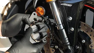 Improve your braking performance on Yamaha YZF-R3 - Brake Pad Swap