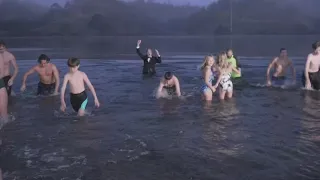 Kids take the New Year's polar plunge at Lake Natoma