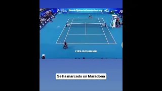 DJOKOVIC HACIENDO UN MARADONA