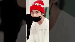 Taehyung being dangerous🙈 with his Habits😳 Part-1